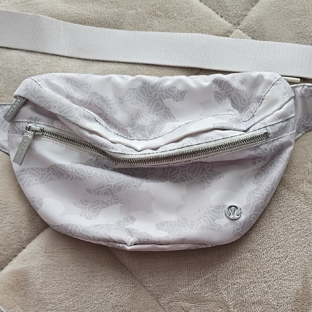 Lululemon athletica White Camo Belt Bag - Picture 1 of 4